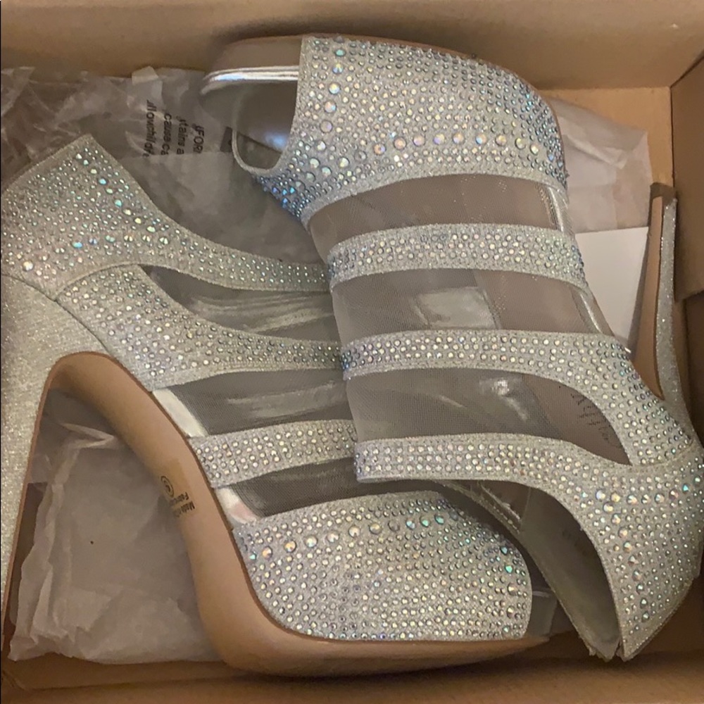 Heels - Picture 2 of 3